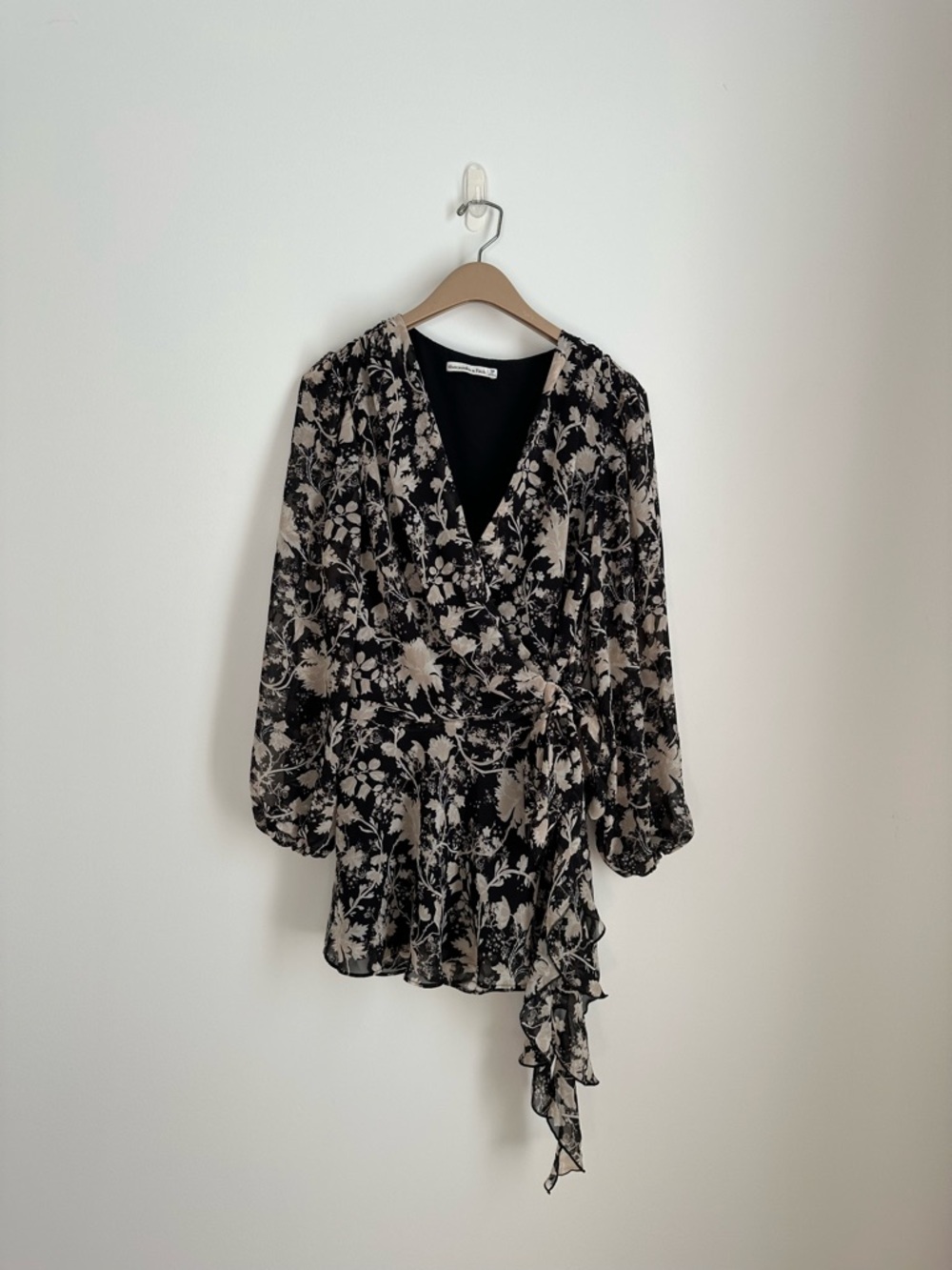 Abercrombie & Fitch Floral Wrap Dress Small | Petite Black Cream